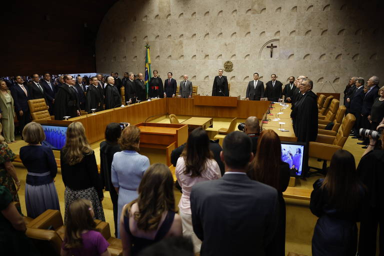 Fachin empossado presidente do STF e CNJ.