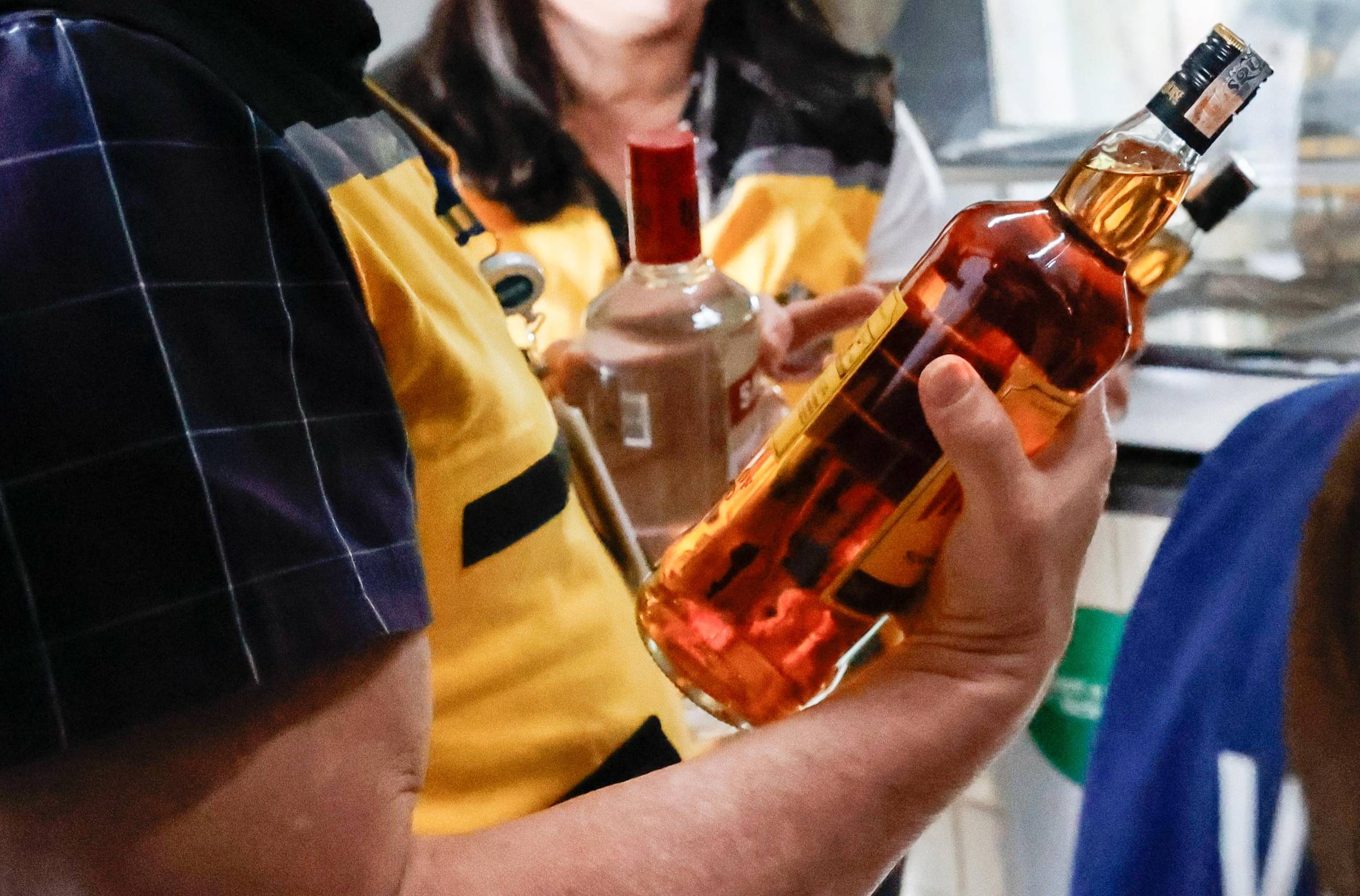 Brasil não tem principal antídoto contra intoxicação por metanol, e governo negocia estoque