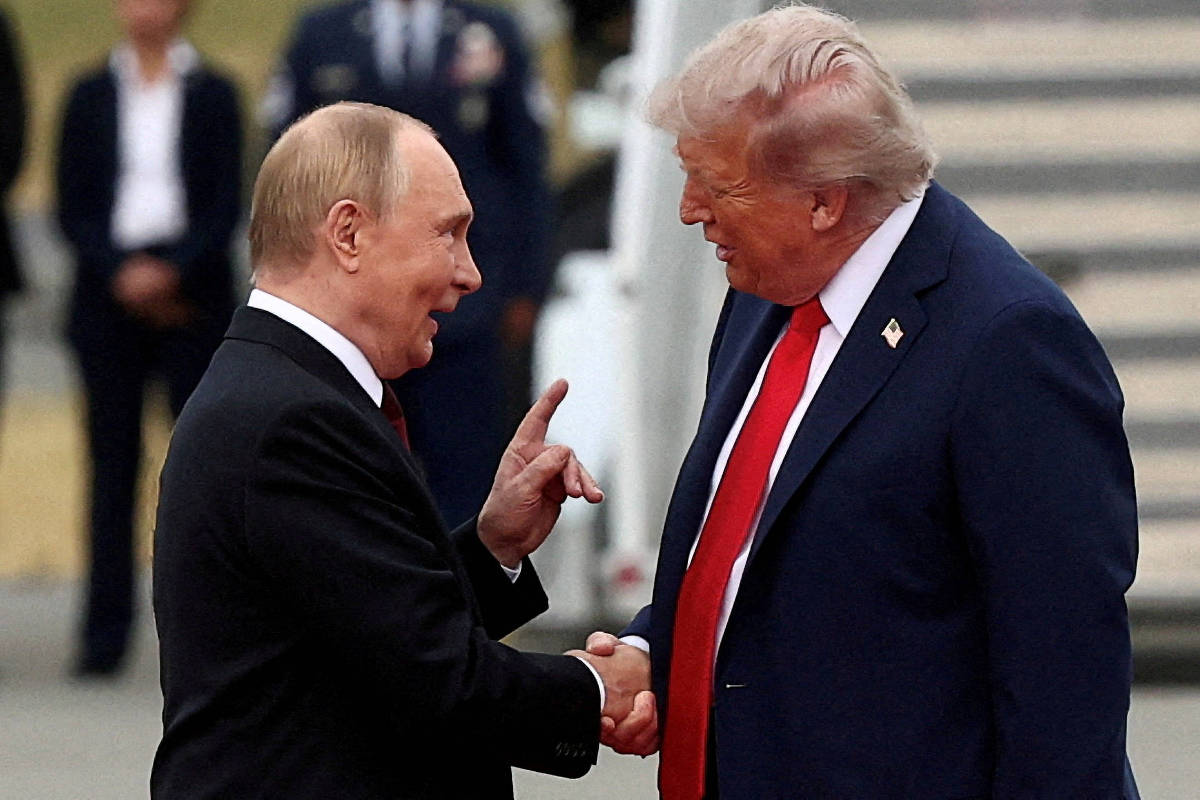 Putin e Trump convergem nas tentativas de subverter a democracia, dizem pesquisadores franceses