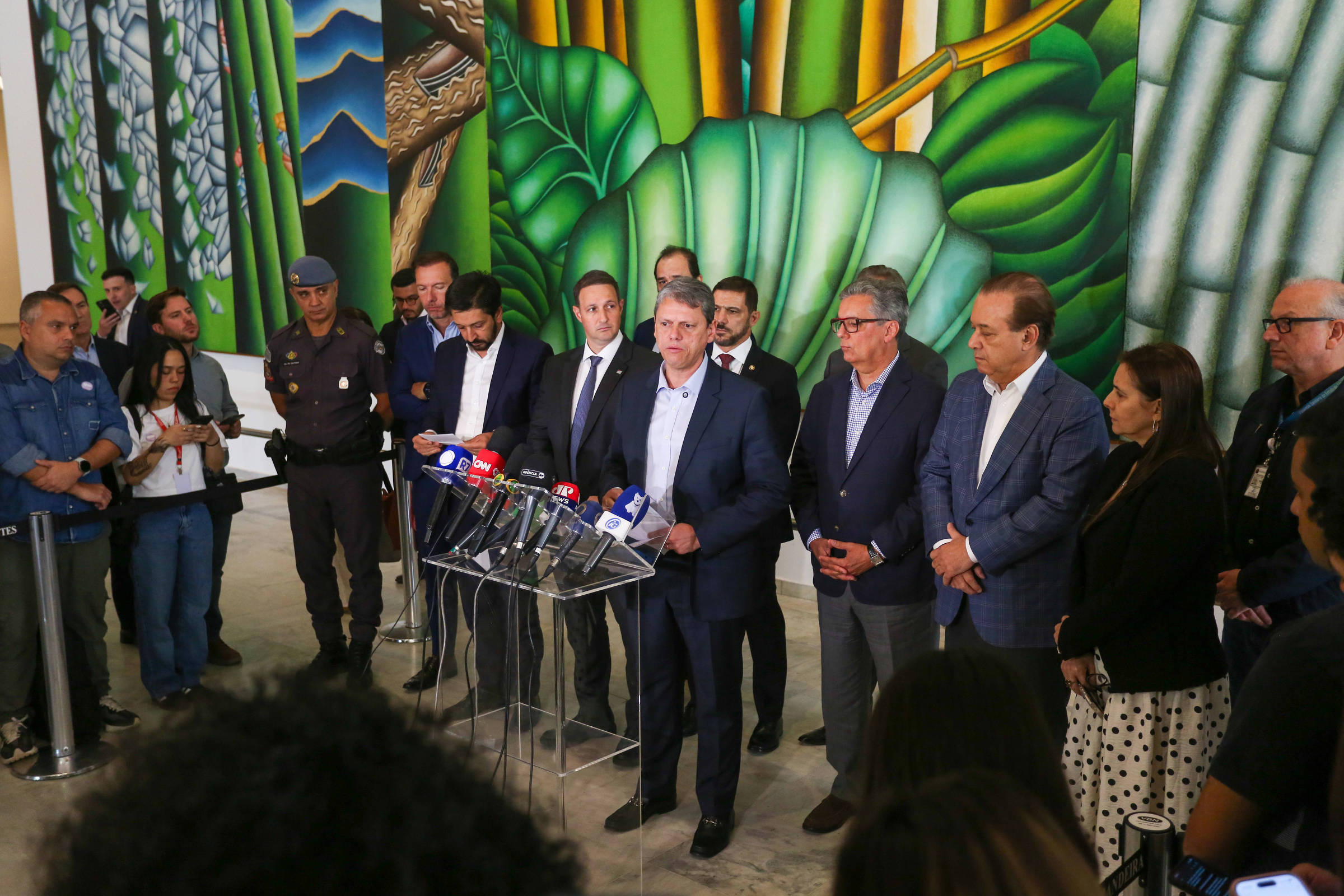 Governo de SP diz que não há evidência de participação do crime organizado no caso do metanol