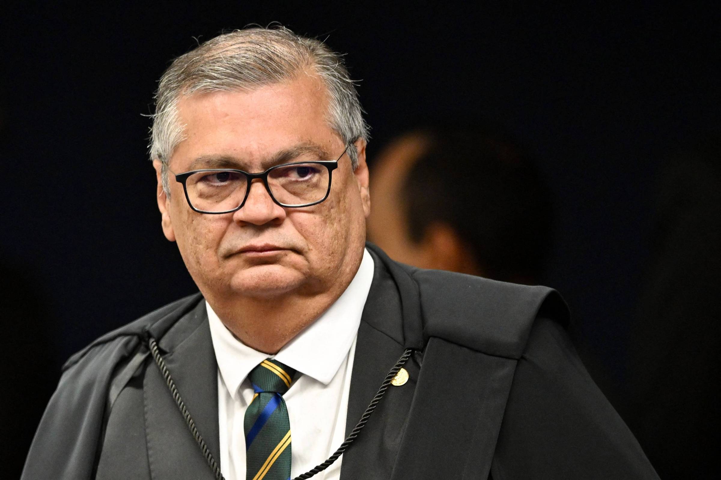 Dino ganha ação de R$ 1,2 milhão contra hospital por morte de filho