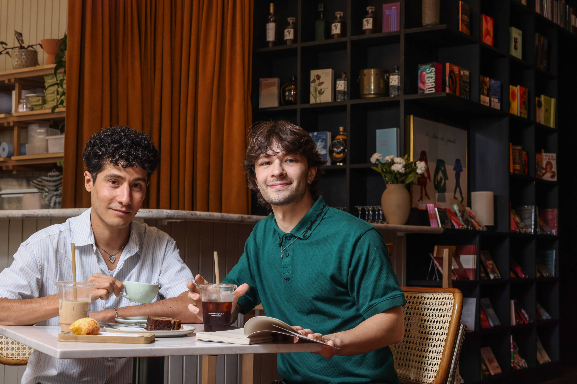 Geração Z troca álcool por café, inspirada por TikTok e busca por saúde