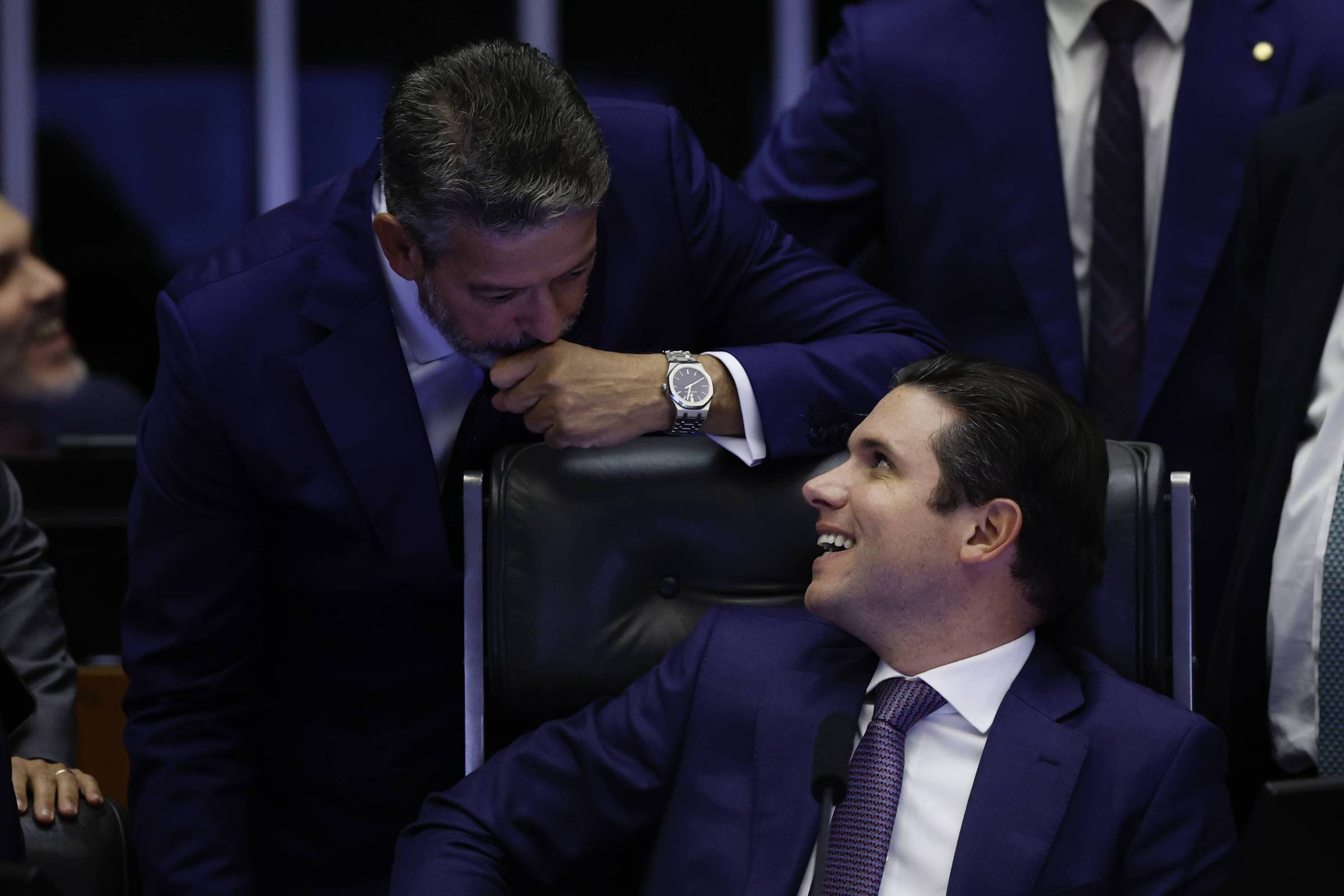 Lira inclui repasse trimestral a estados e municípios em novo parecer da isenção do IR