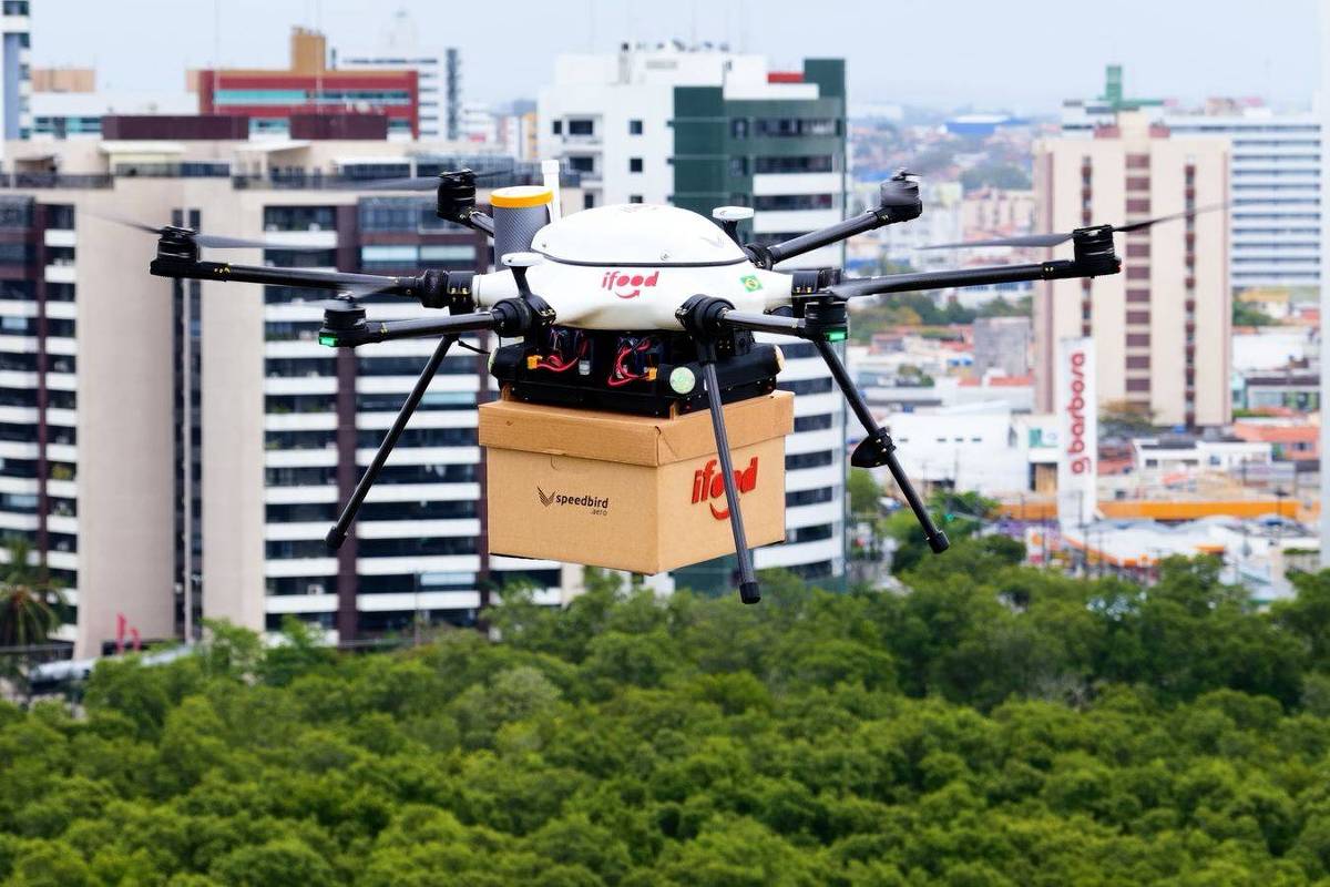 iFood retoma serviço de entrega com drone em Sergipe; veja vídeo