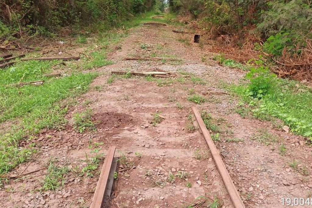 Rumo é multada por remover trilhos de ferrovia que deveria manter