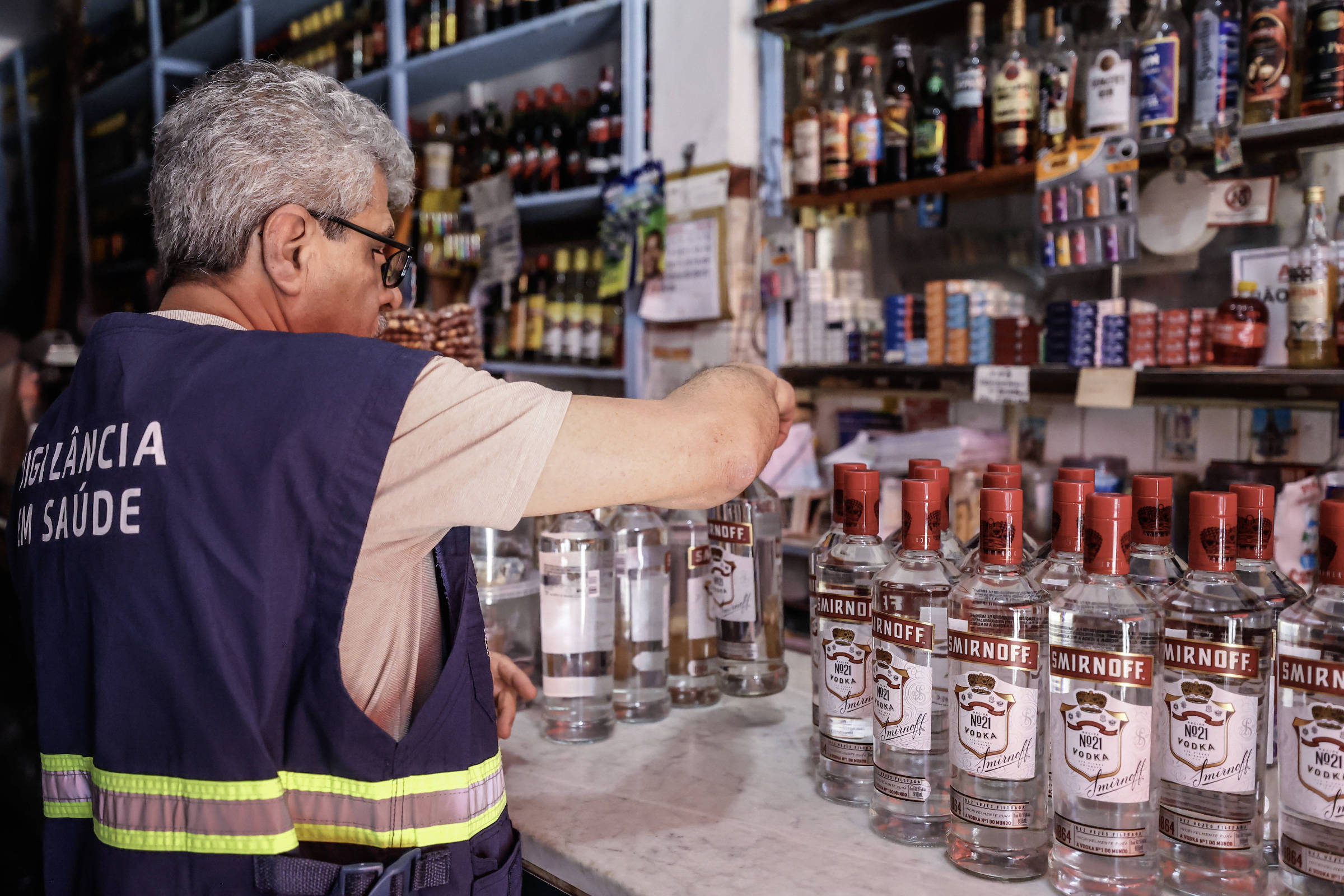 Sobe para 16 os casos confirmados de intoxicação por metanol no país