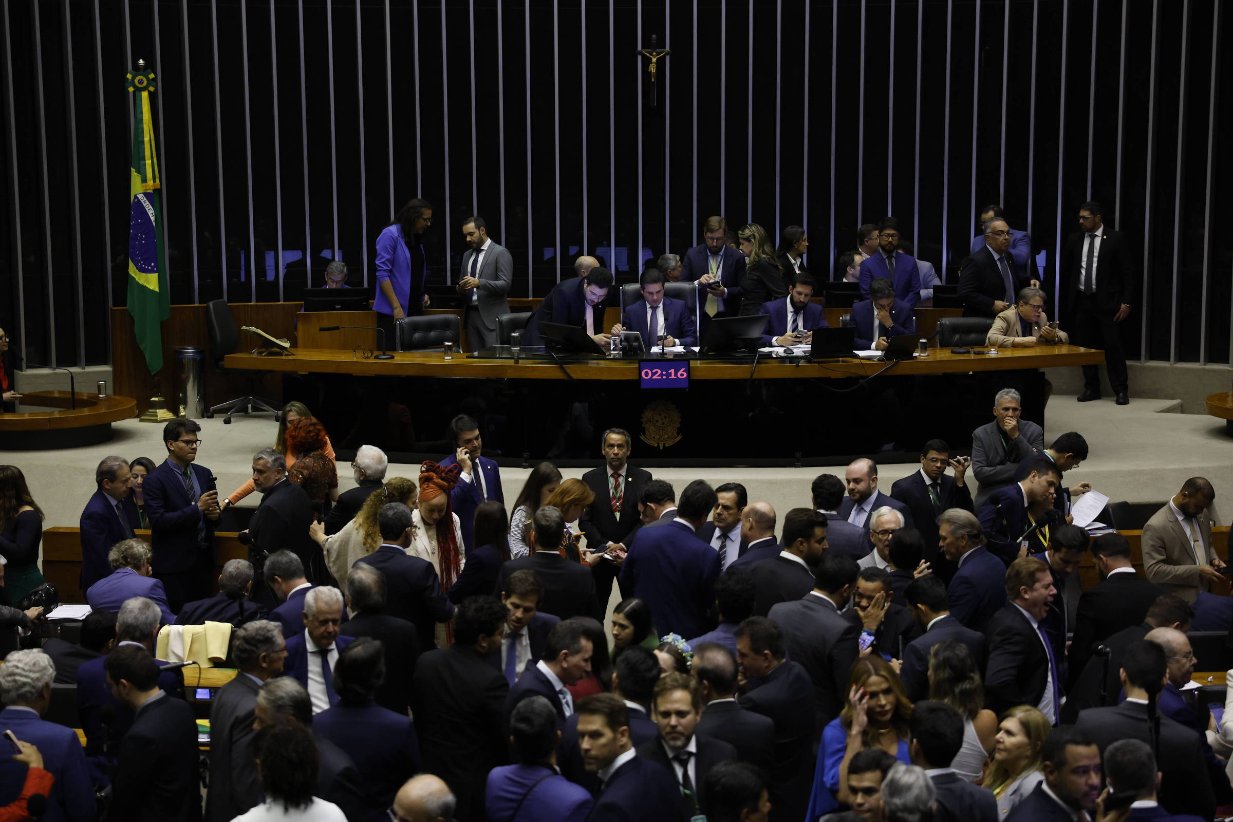 Câmara aprova urgência de projeto que torna hediondo o crime de falsificar bebida