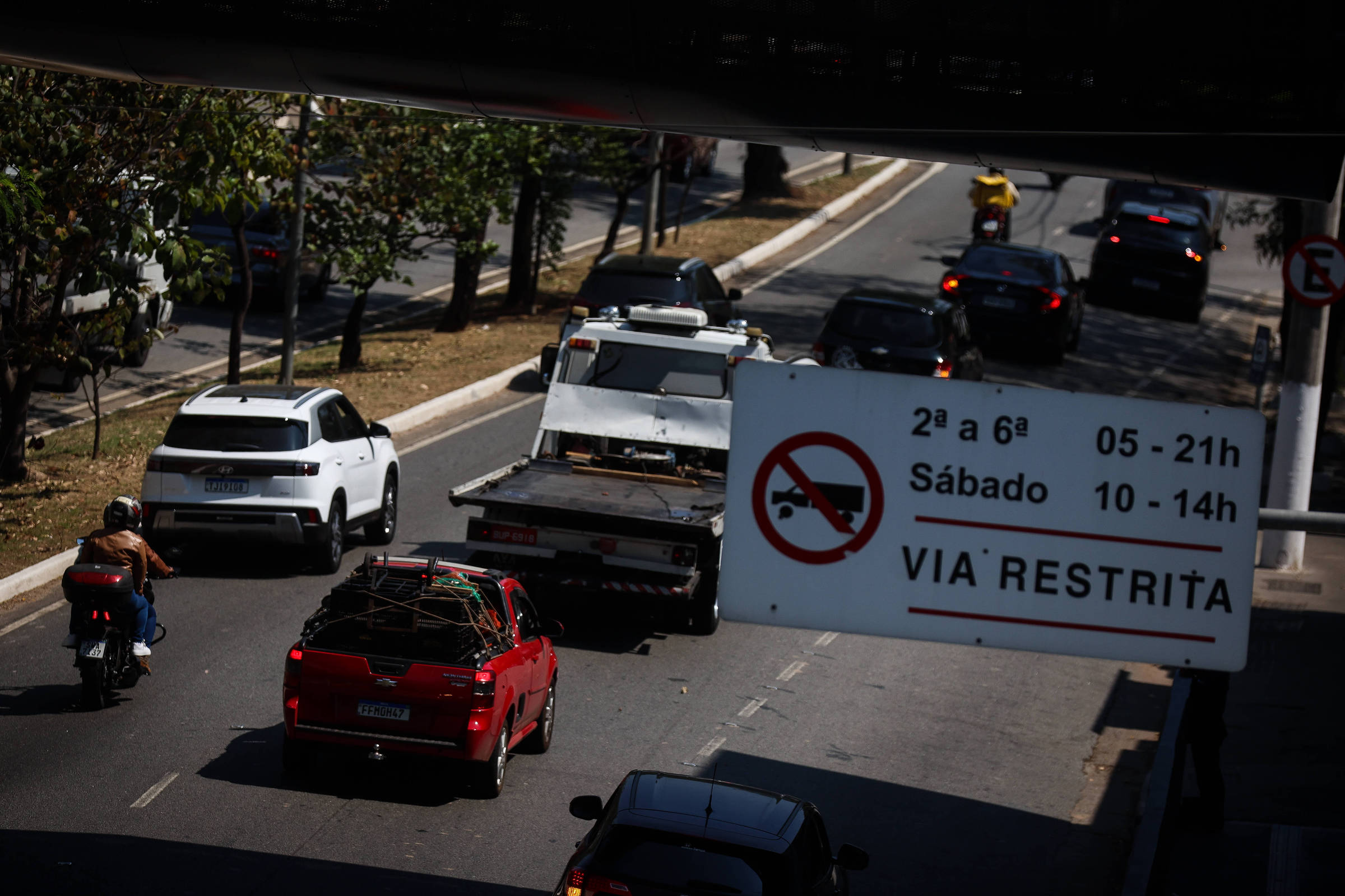 Carros a gasolina e diesel crescem 7 vezes mais que frota elétrica em São Paulo