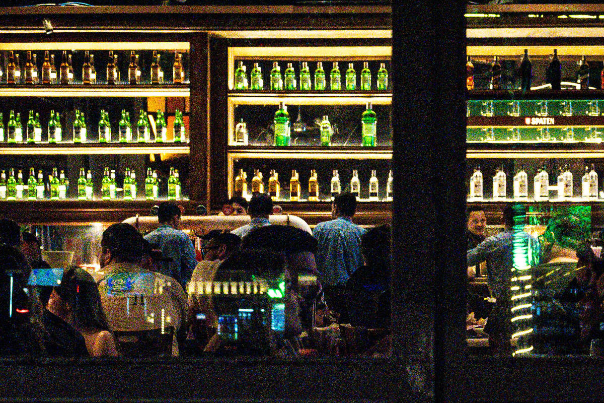 Bares e restaurantes de SP apostam em confraternizações para superar crise do metanol