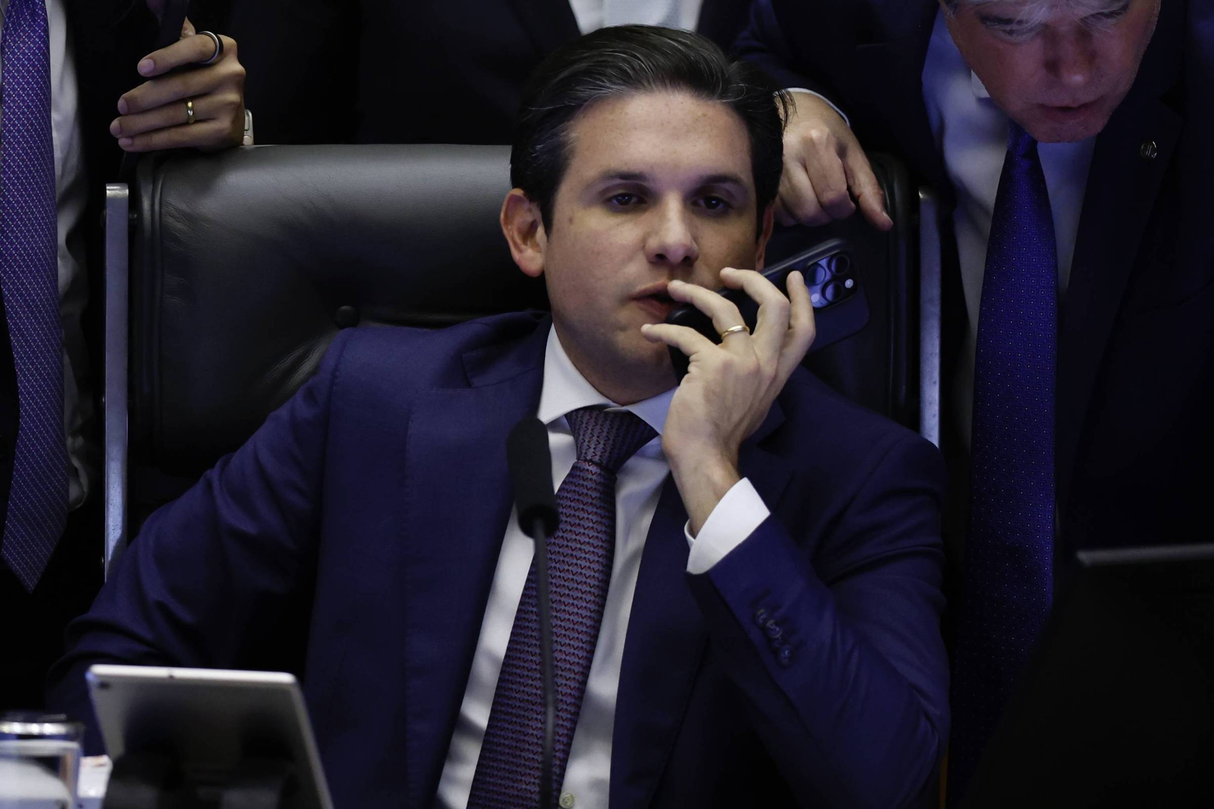 Motta destitui relator pró-consumidor, escolhe nome do centrão e tenta destravar PL dos planos de saúde