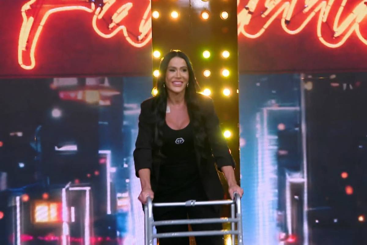 Gracyanne Barbosa aparece de andador no Domingão e ganha segunda chance no Dança