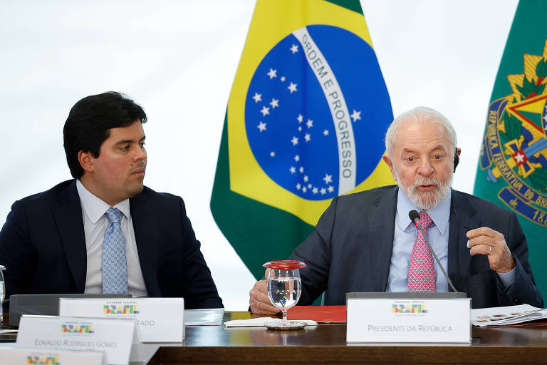 André Fufuca, ministro do Esporte, em evento ao lado do presidente Lula.