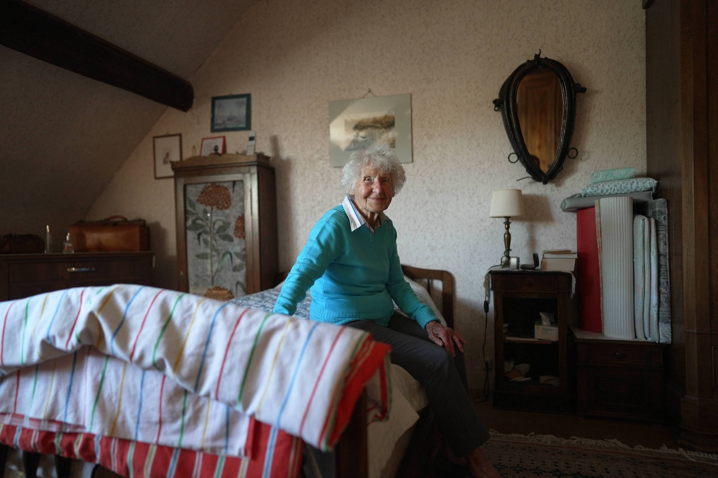 Aos 102 anos, professora de yoga francesa inspira alunos e conquista reconhecimento mundial