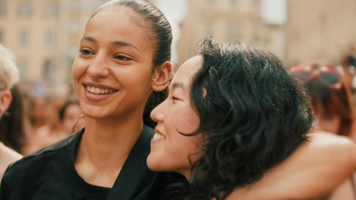 Jovem lésbica e muçulmana vive conflito entre sua fé e o desejo em filme na Mostra