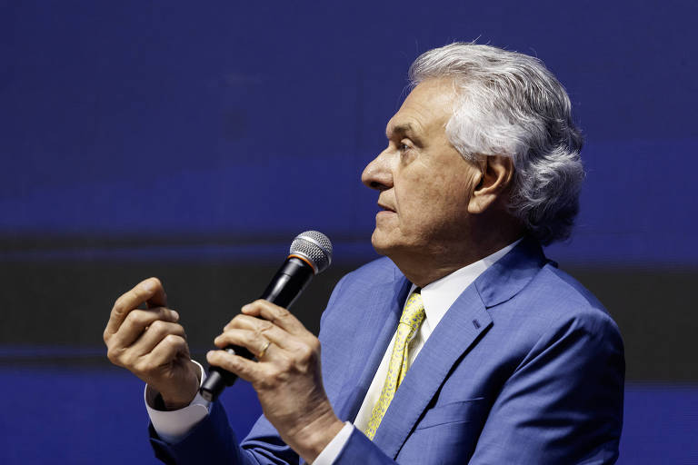 Mapa do Rio de Janeiro destacando áreas de operações policiais em complexos.