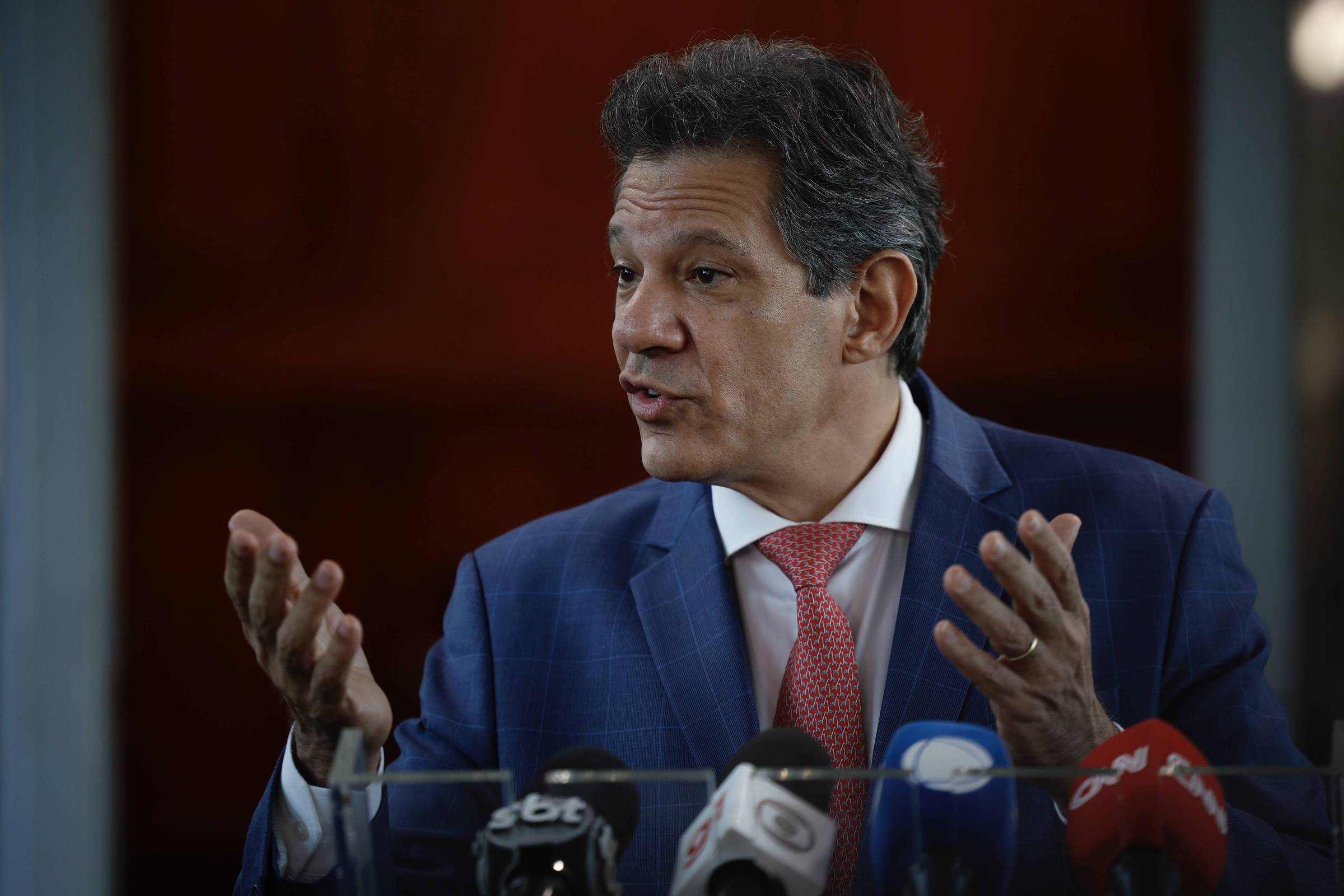 Se fosse diretor do BC, votaria pela queda dos juros, afirma Haddad