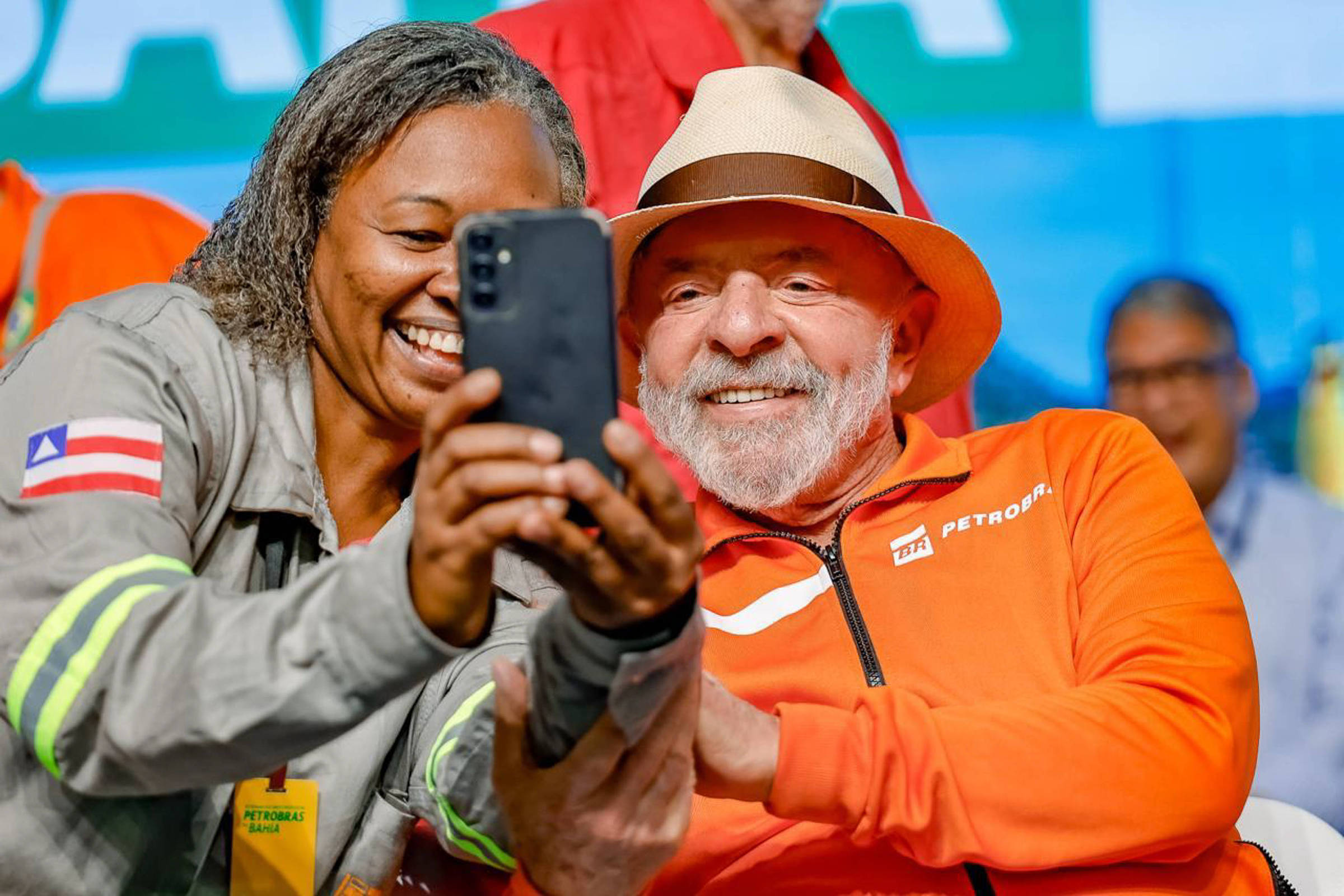 Lula diz que 'vira-latas' queriam que ele rastejasse atrás de Trump