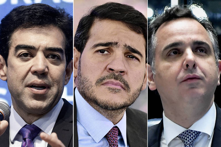 Três homens em retratos próximos, cada um vestindo terno e gravata. O homem à esquerda fala ao microfone, o do centro olha para frente com expressão séria, e o da direita olha levemente para cima. Fundo neutro em cada retrato.