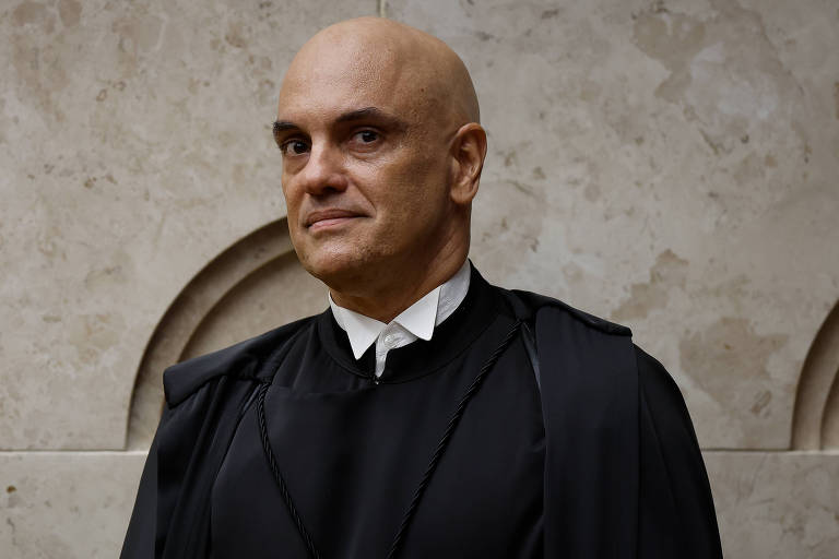 Ministro Alexandre de Moraes do STF analisa caso sobre reajuste de plano de saúde para idosos.