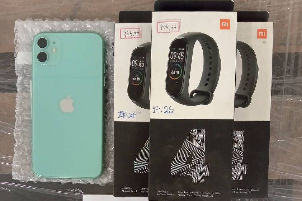 Leilão de outubro da Receita Federal tem brinquedos, smartphones por R$ 150 e carro por R$ 2.500