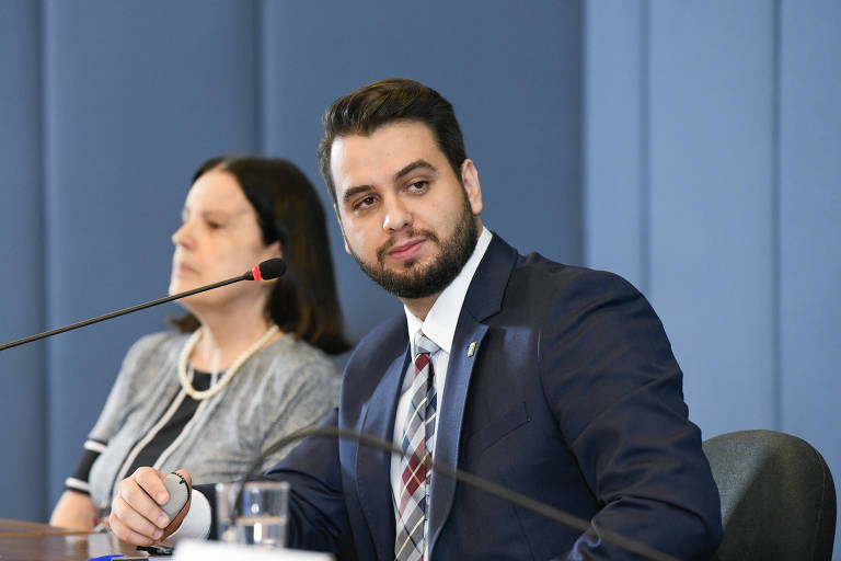 Bomba! Ex-assessor de Bolsonaro Detona Delegado da PF em Acusação Explosiva