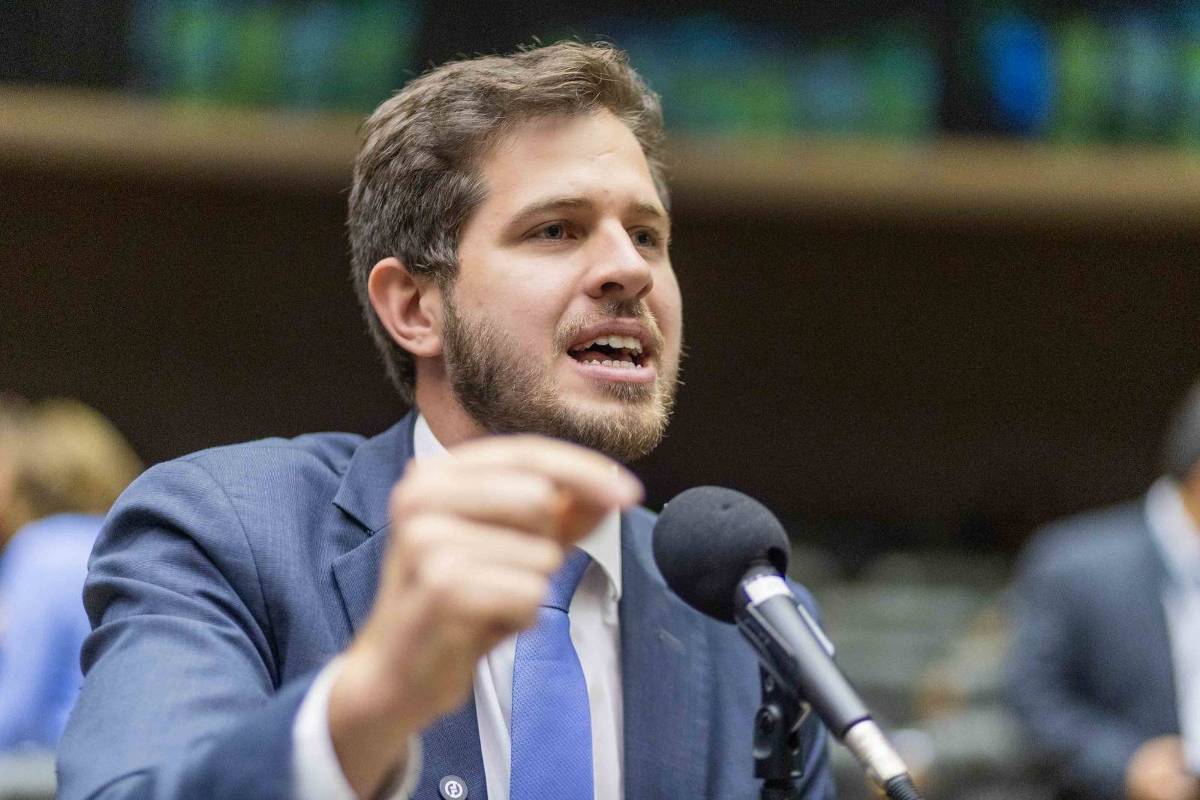 Governo Lula e relator chegam a acordo para aumento gradual da licença-paternidade