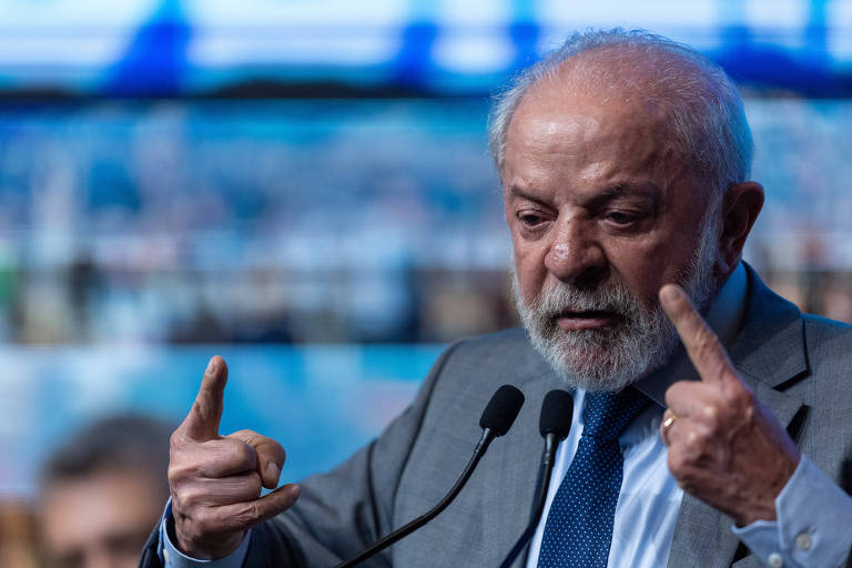 Presidente Lula discursa em evento em Roma.