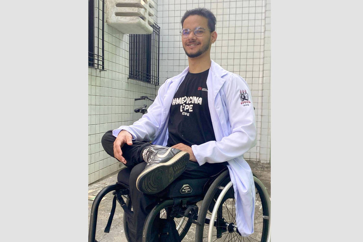 Federal de Pernambuco segura vaga em medicina para calouro que sofreu acidente gravíssimo