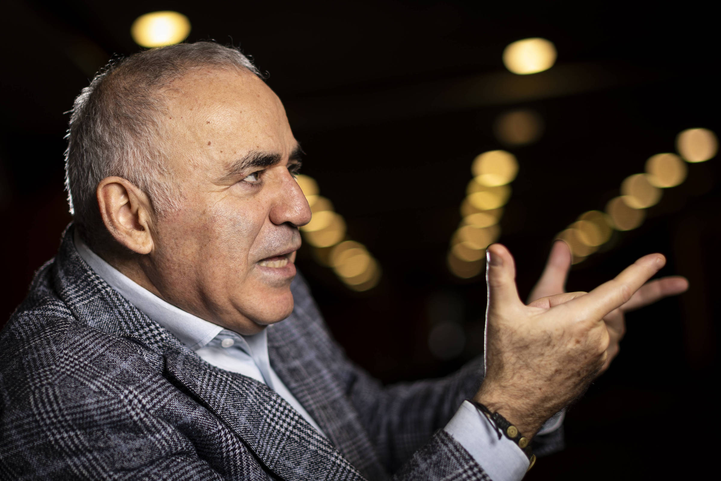 Kasparov vence Anand novamente na revanche da série de títulos mundiais