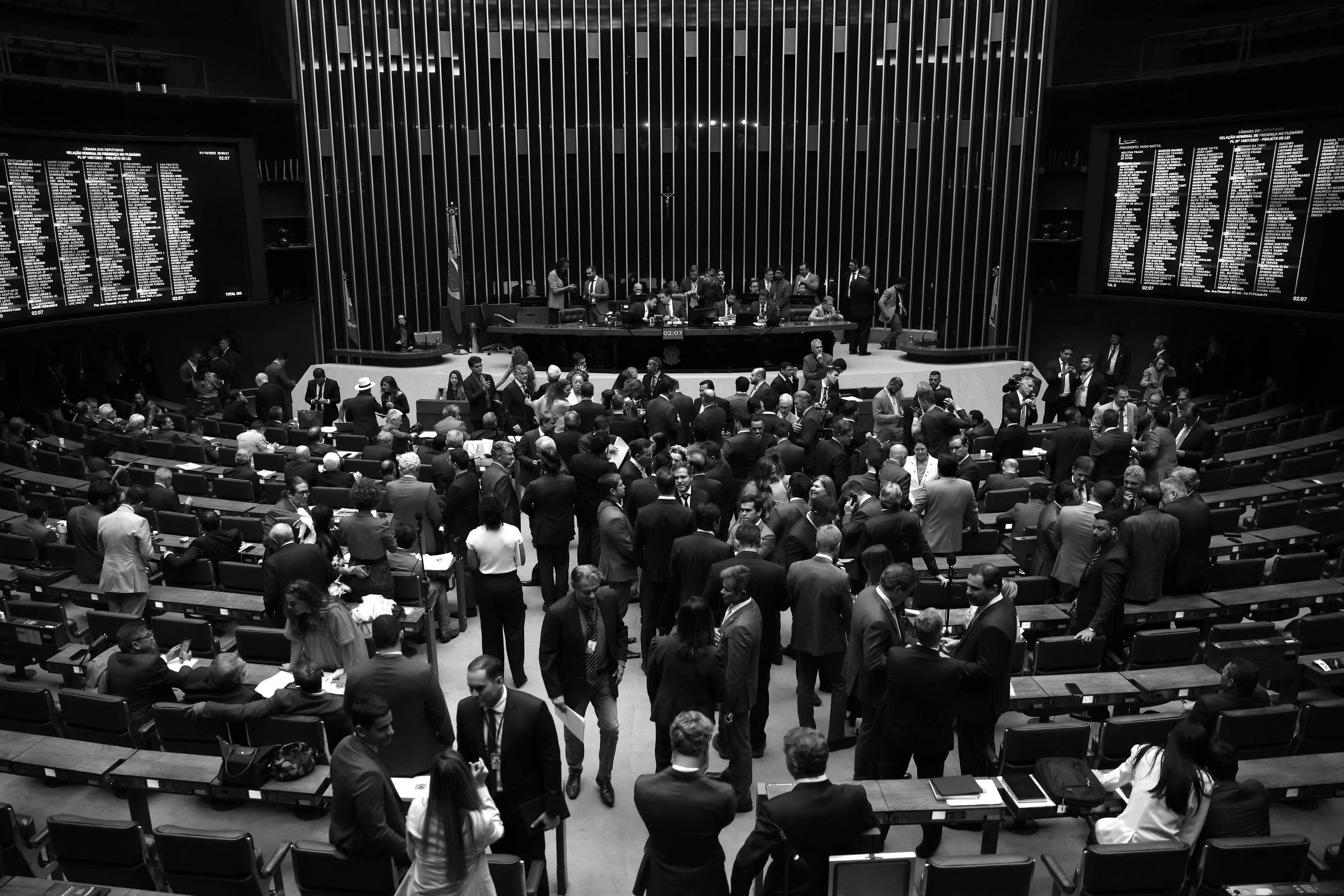 Pauta-bomba une esquerda e direita
