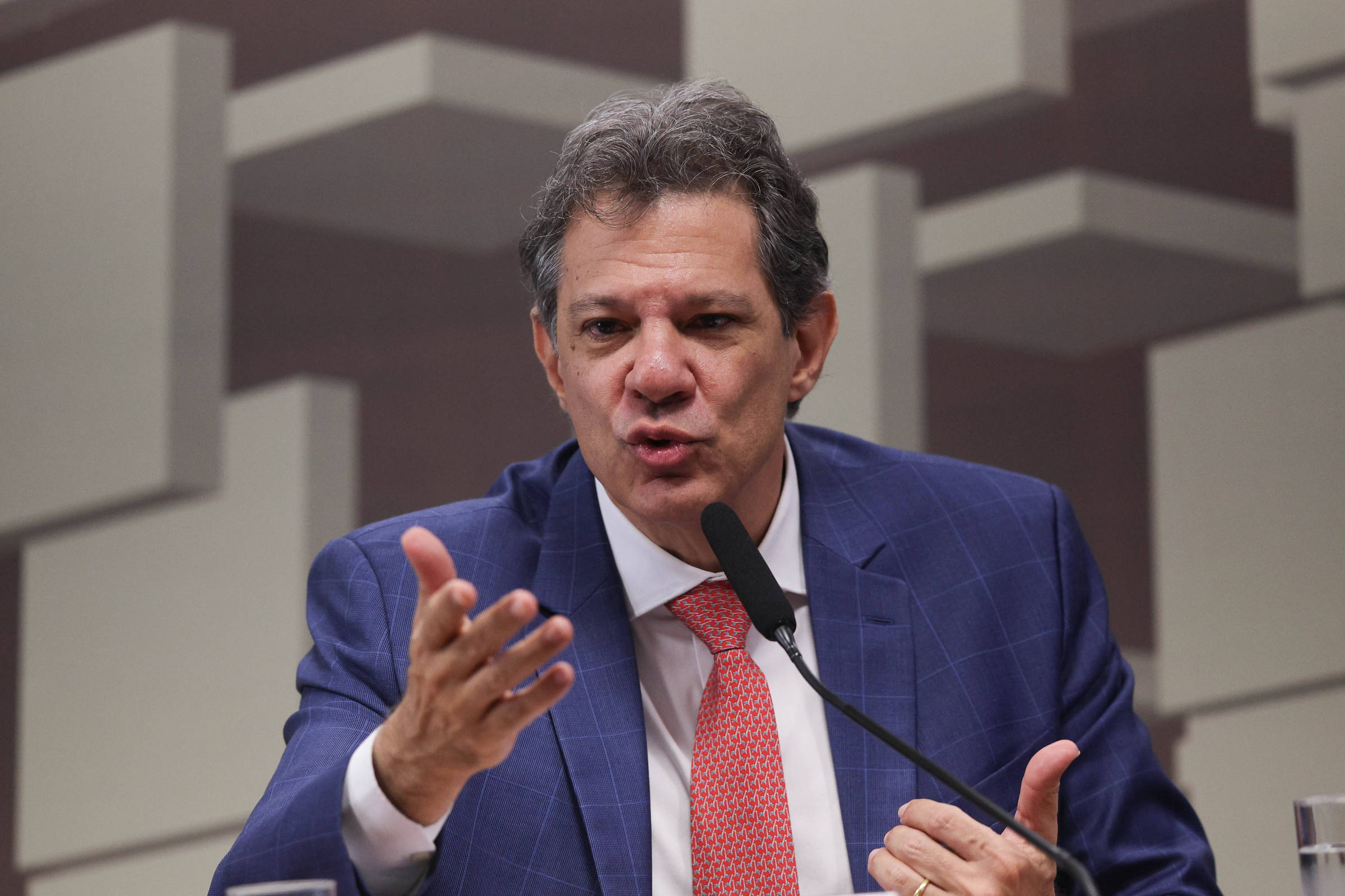 Taxação BBB, de bancos, bets e bilionários, só é injusta para desinformados, diz Haddad