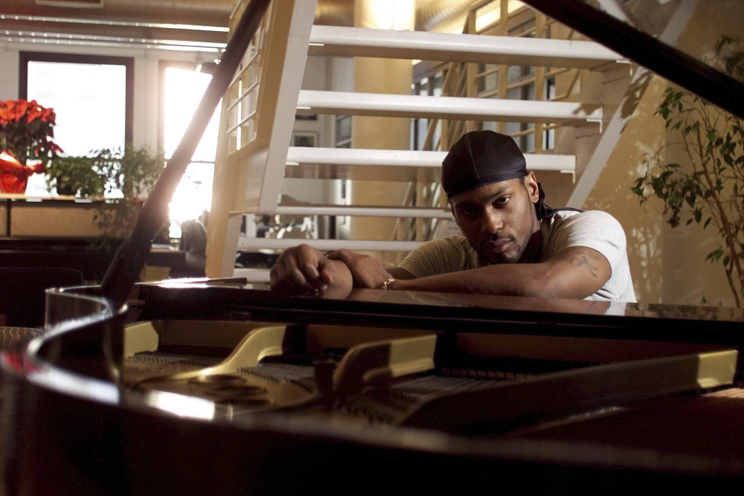 Morre D'Angelo, cantor de R&B e expoente do soul moderno, aos 51 anos