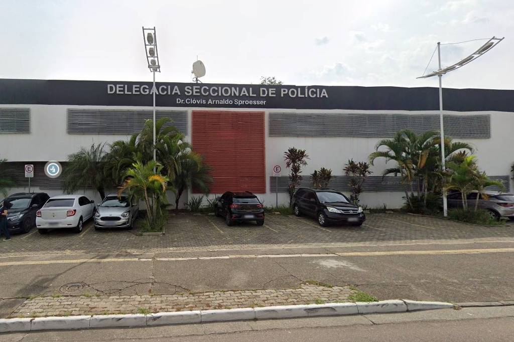 Menino de 11 anos pega arma do pai e atira no rosto de menino de 9 em Jundiaí