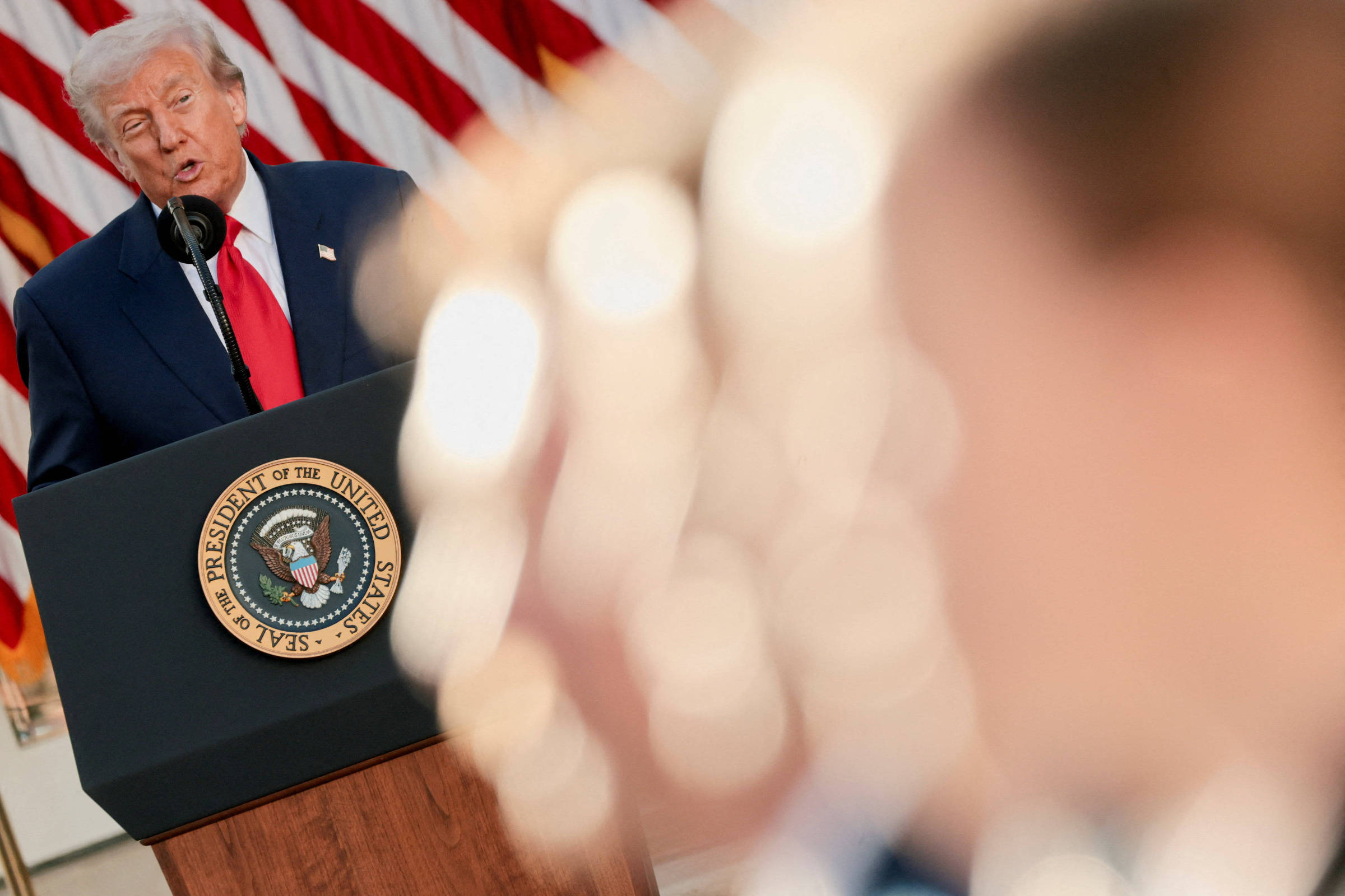 Crise em negócios com carros, chips, petróleo ou terras raras mostra mundo mais rachado