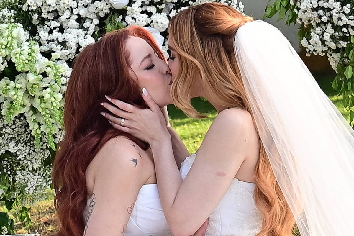Cantora Mari Fernandez se casa com Júlia Ribeiro; veja fotos