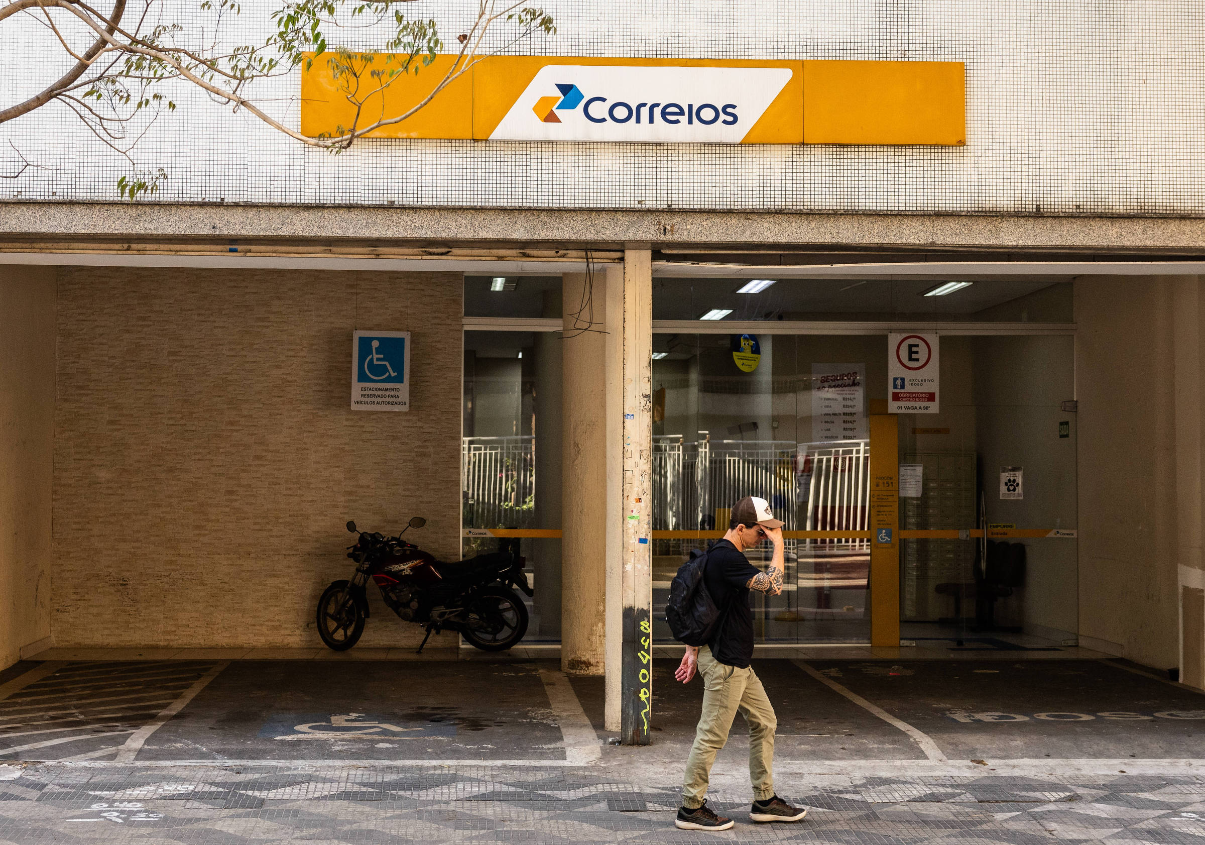 'Privatizem, paguem as dívidas, chega de contabilidade maquiada', diz leitor