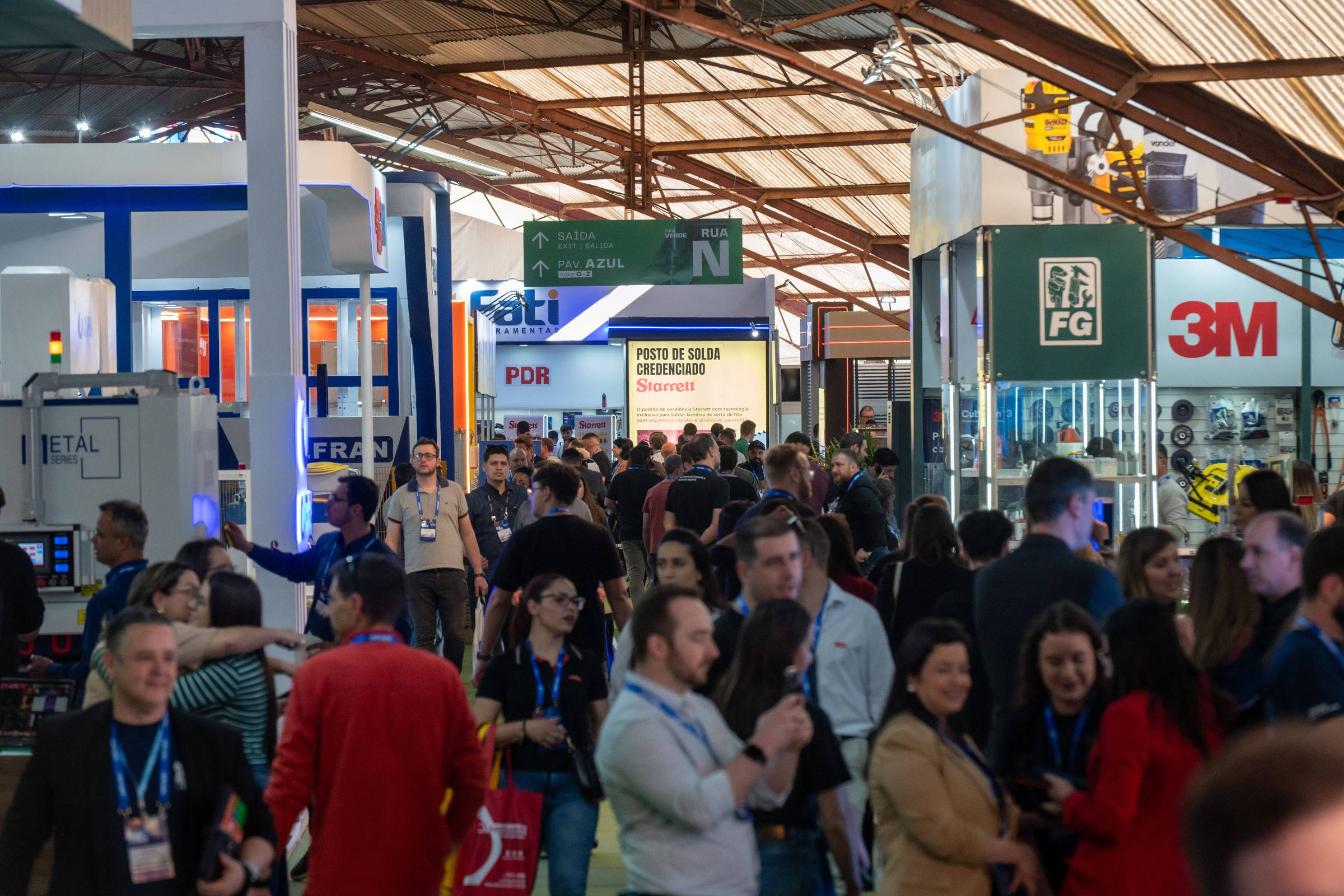 Feira de inovação industrial no RS reúne mais de 500 empresas e discute impacto de tarifas dos EUA