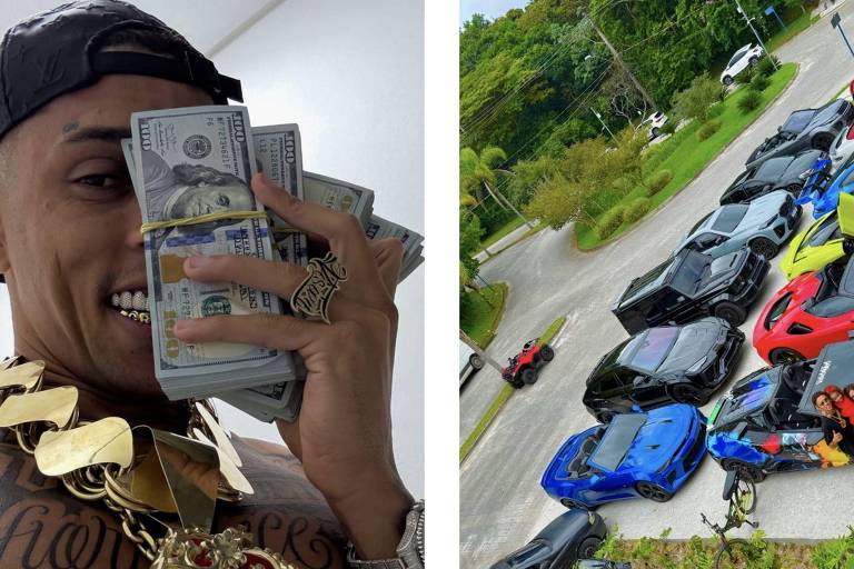 À esquerda, homem com boné preto e corrente dourada segura maços de dinheiro em dólares. À direita, vários carros esportivos coloridos estão estacionados em fila, com duas pessoas próximas a eles.