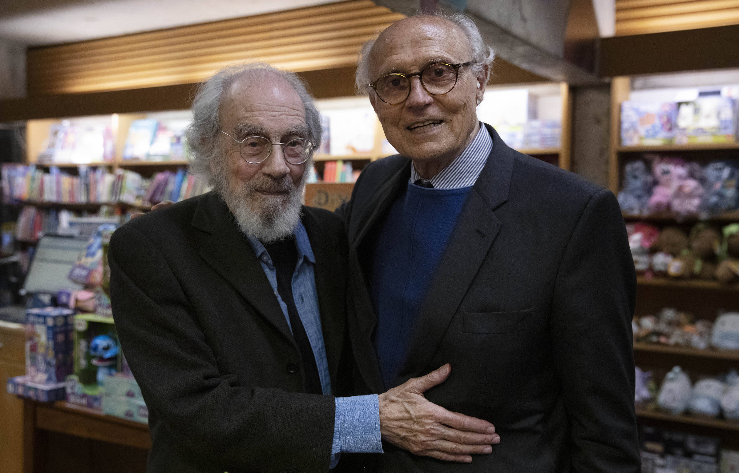 Eduardo Alves da Costa lança novo livro de poesia