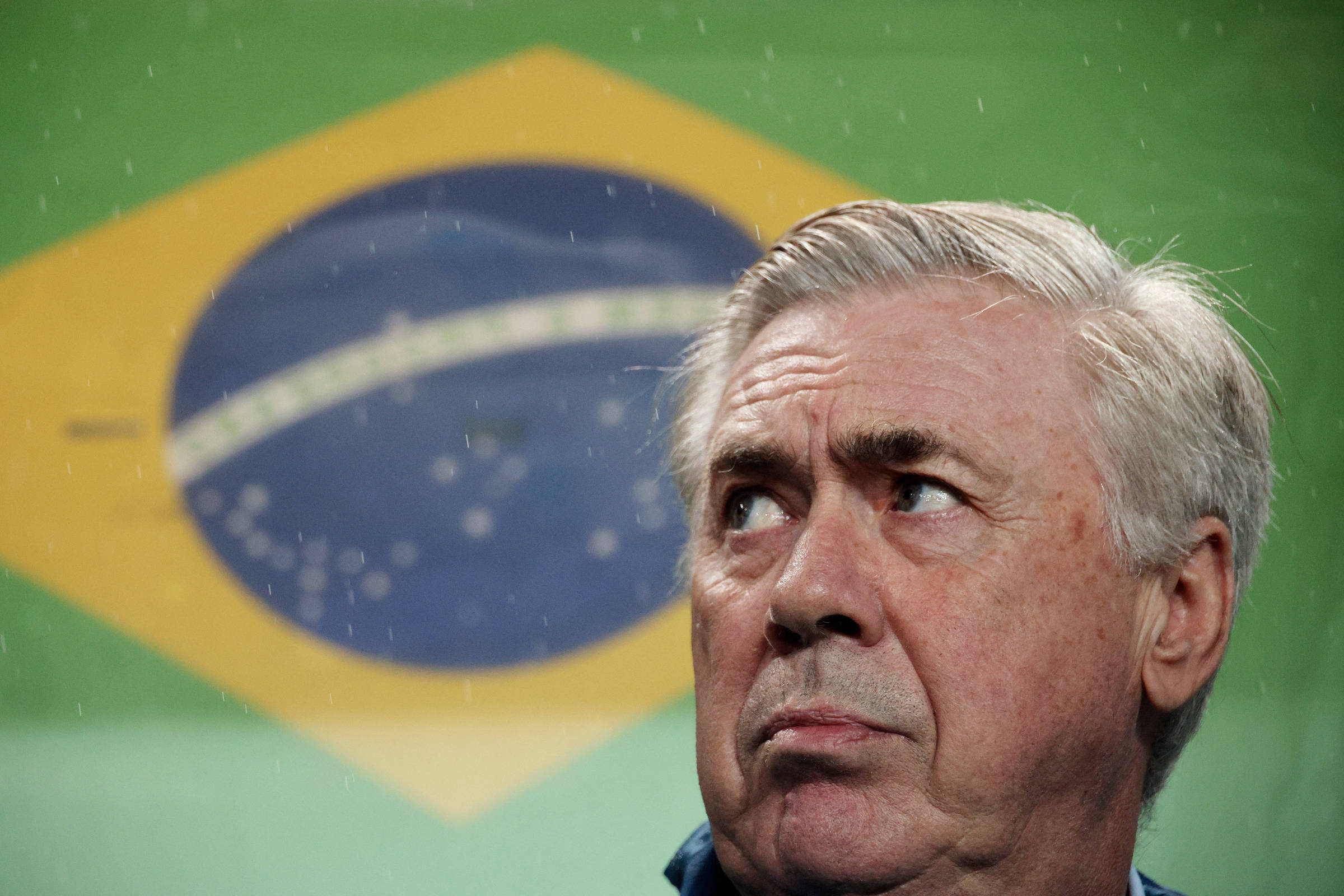 Ancelotti define base, mas seleção tem disputas abertas em todas as posições