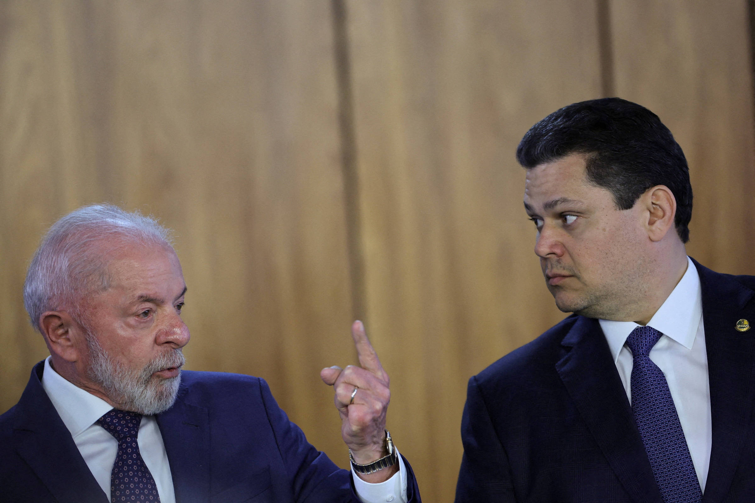 Alcolumbre articula votos para derrubar vetos de Lula no licenciamento ambiental