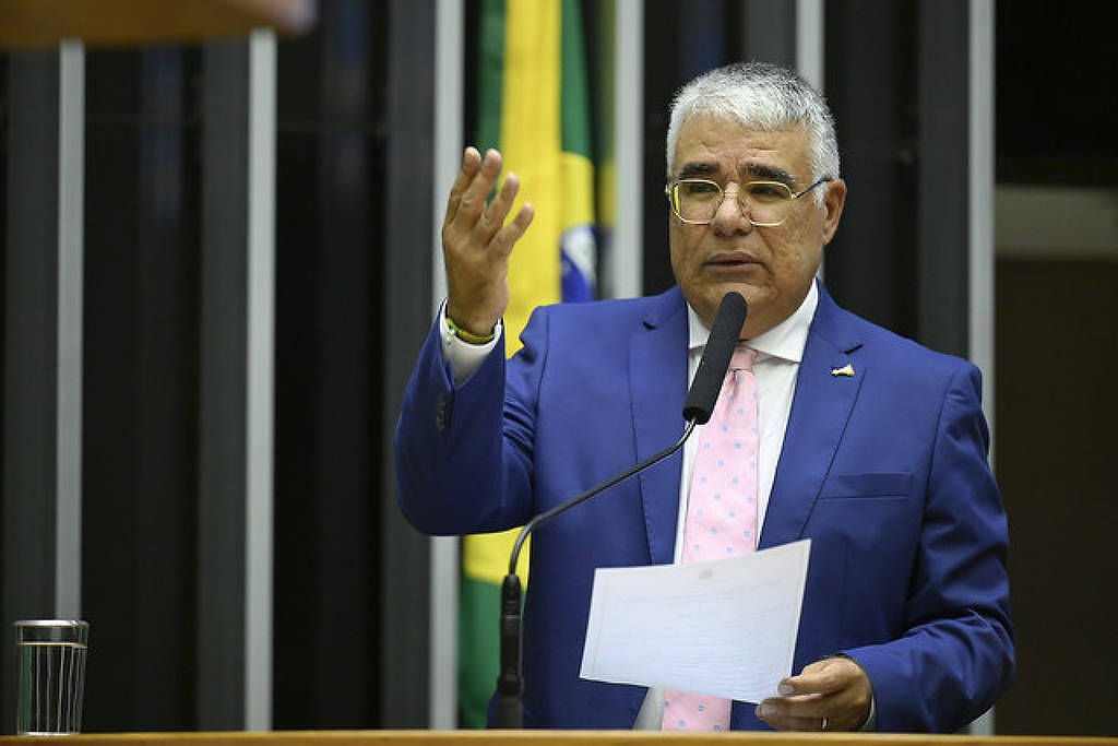 Oposição apresenta pedido de impeachment de Alexandre de Moraes e Flávio Dino
