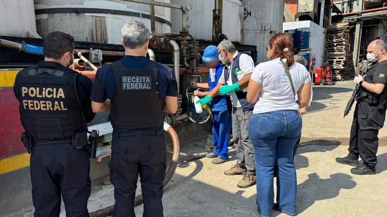 Ministro da Fazenda, Fernando Haddad, discute medidas fiscais.