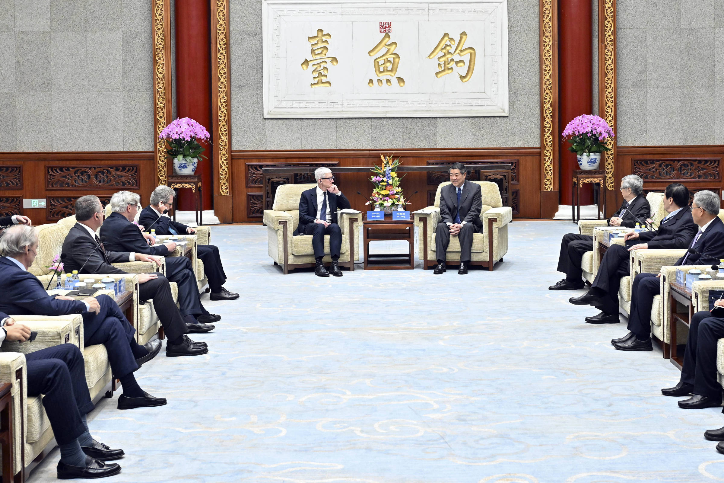 Negociador comercial da China se reúne com CEO da Apple e outros executivos em meio à tensão com EUA