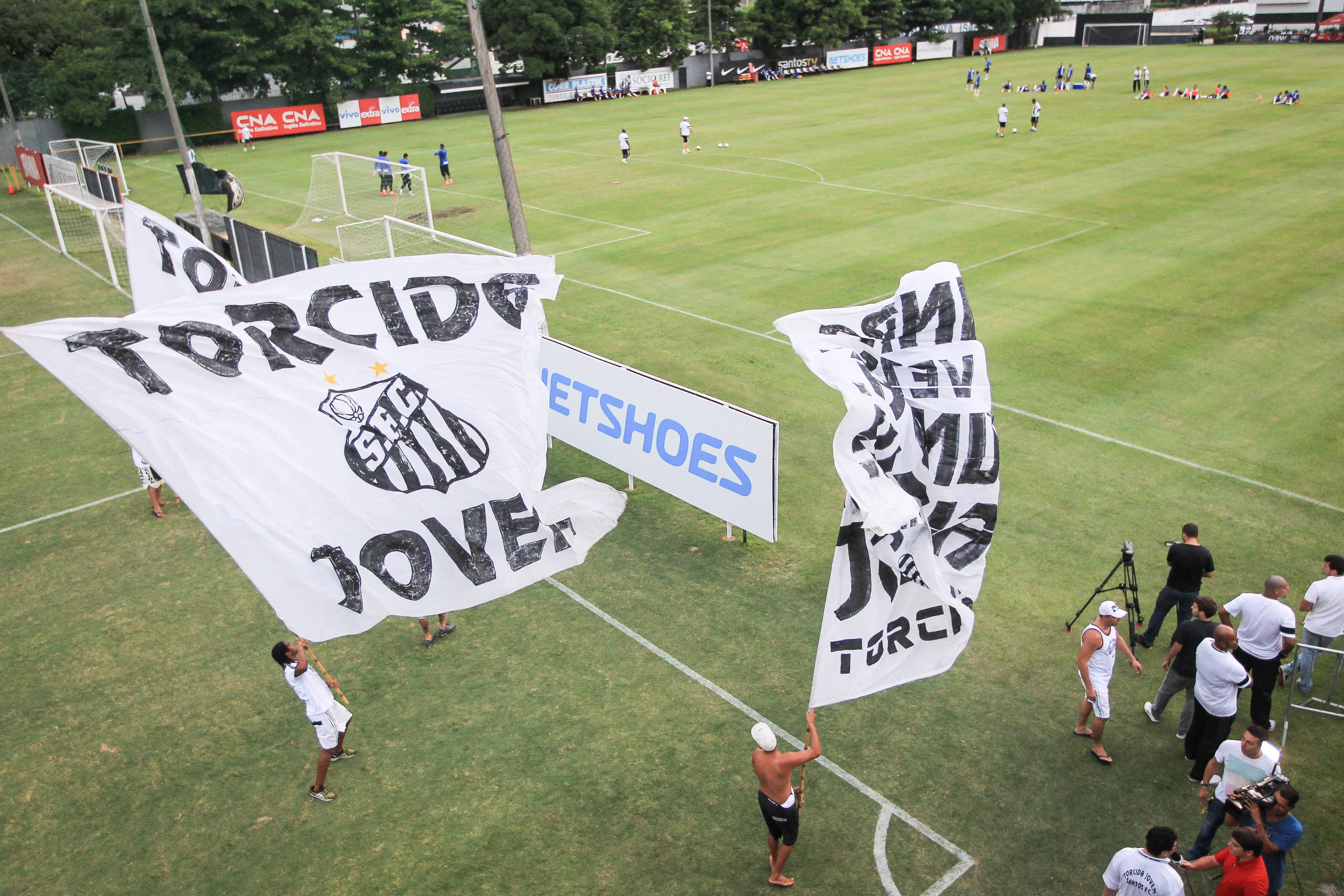 Santos vende placas de publicidade em CT pela primeira vez para levantar receita extra