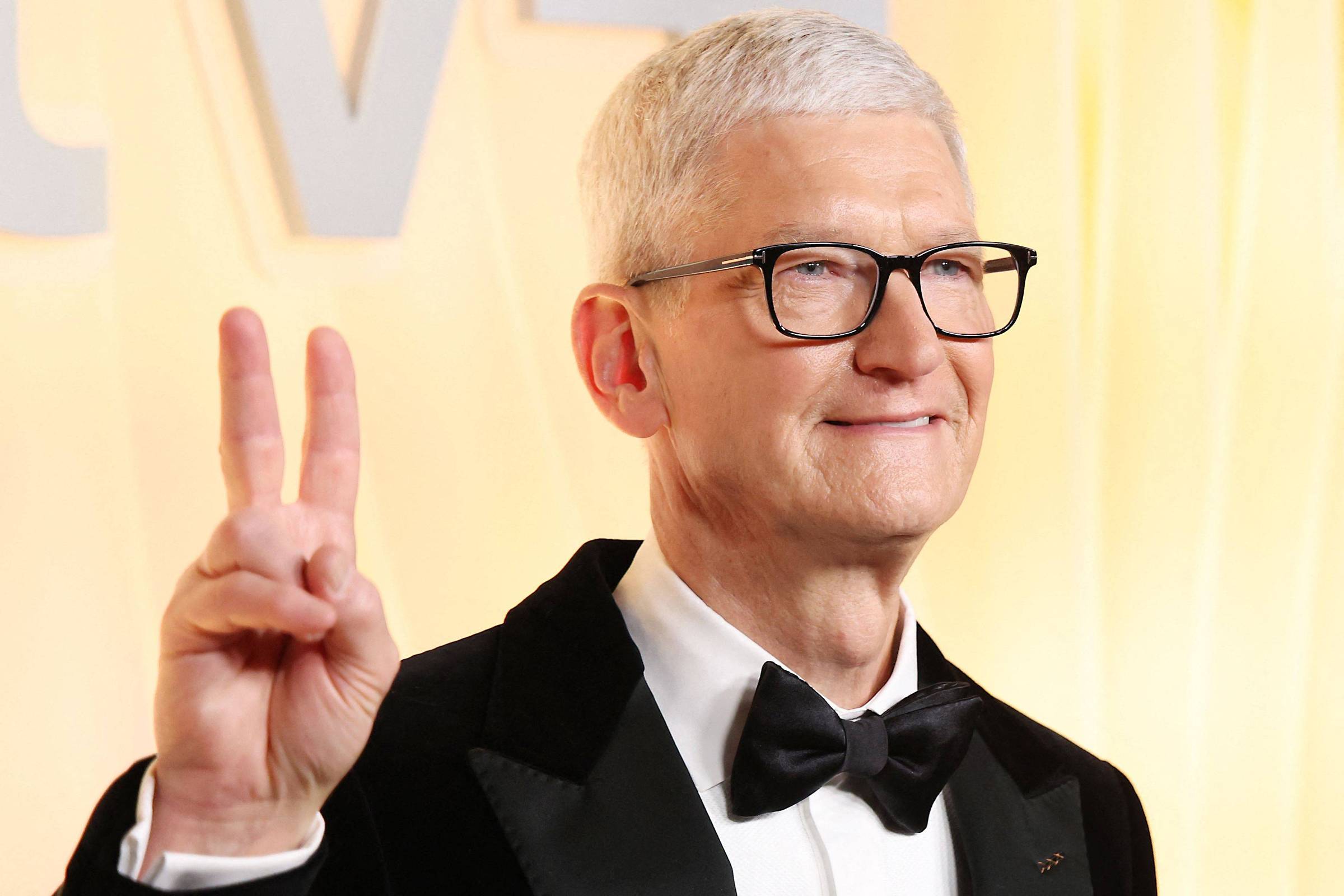 Apple busca se equilibrar entre EUA e China com promessa de aumentar investimento