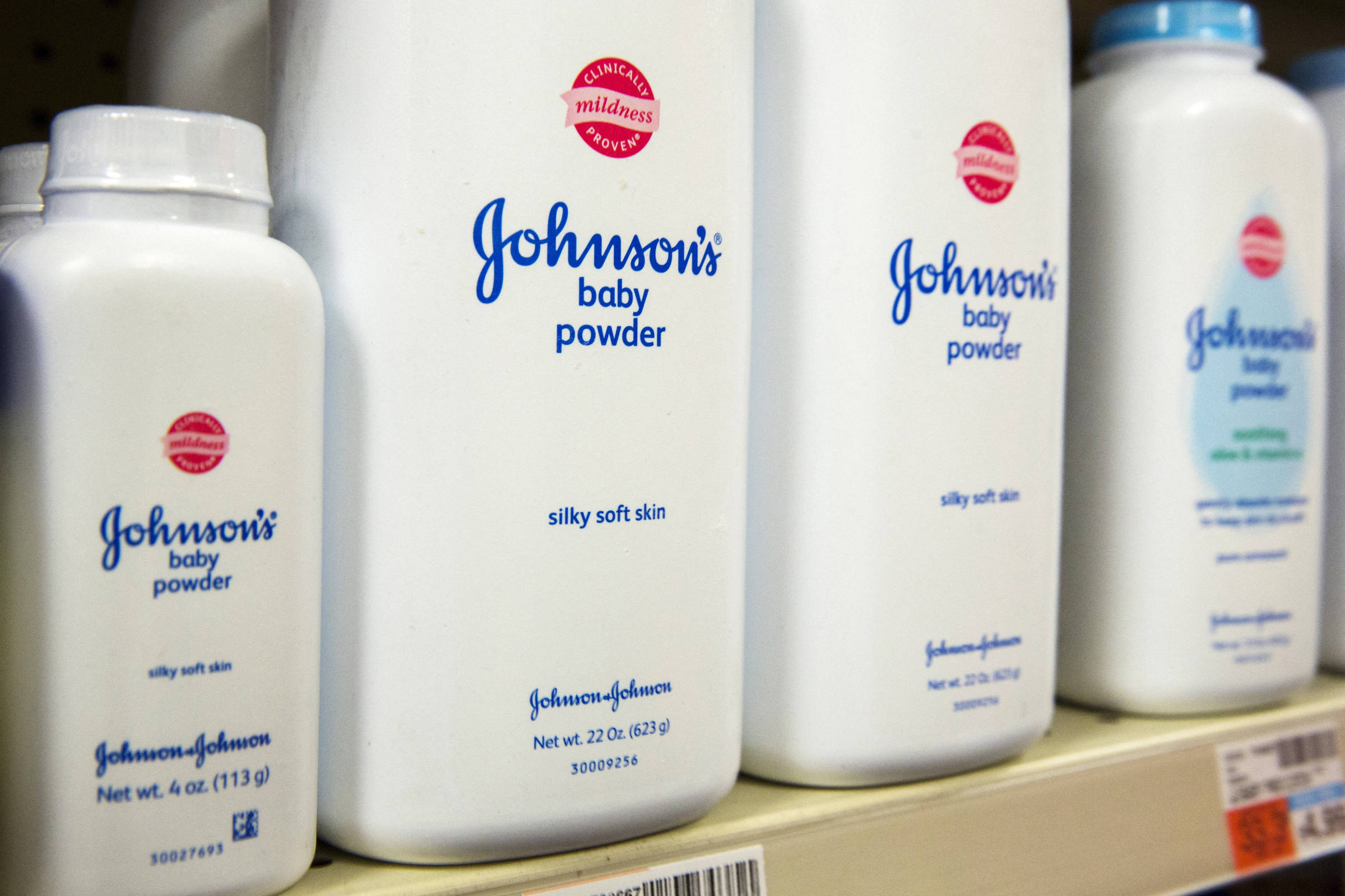 Johnson & Johnson é processada no Reino Unido por talcos suspeitos de causar câncer