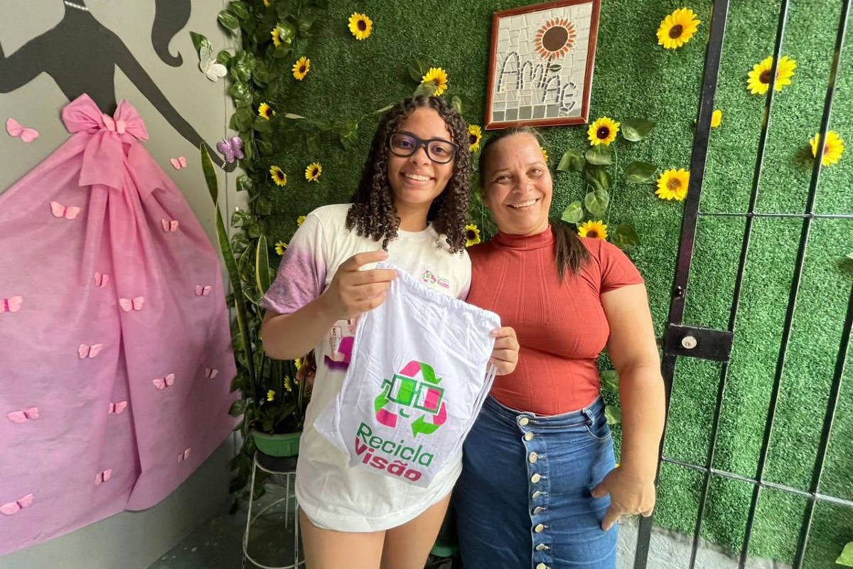 Plástico reciclado vira armação de óculos para crianças no Rio de Janeiro