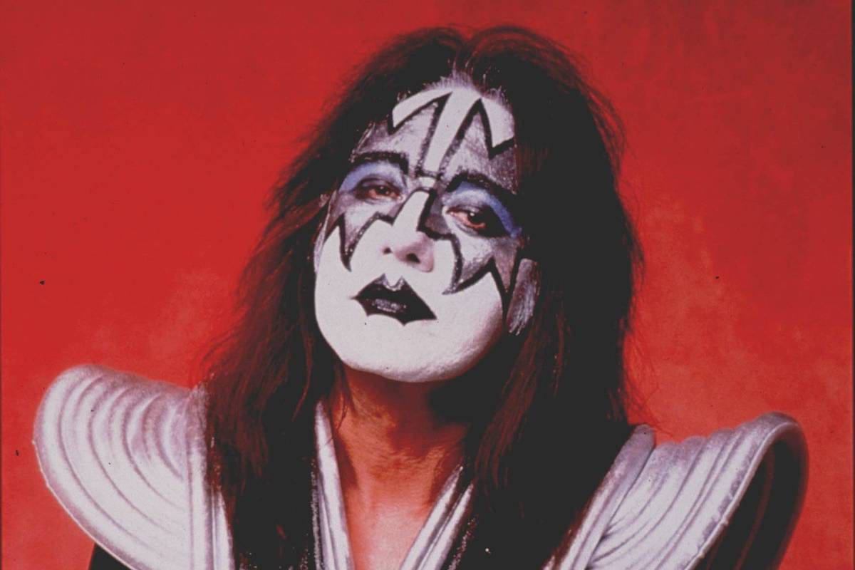 Morre o músico Ace Frehley, um dos fundadores e ex-guitarrista do Kiss, aos 74