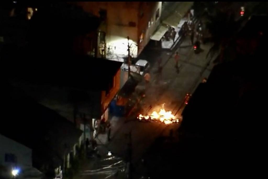 Cidade de Deus e outras comunidades do Rio têm tiroteios e ônibus usados como barricadas